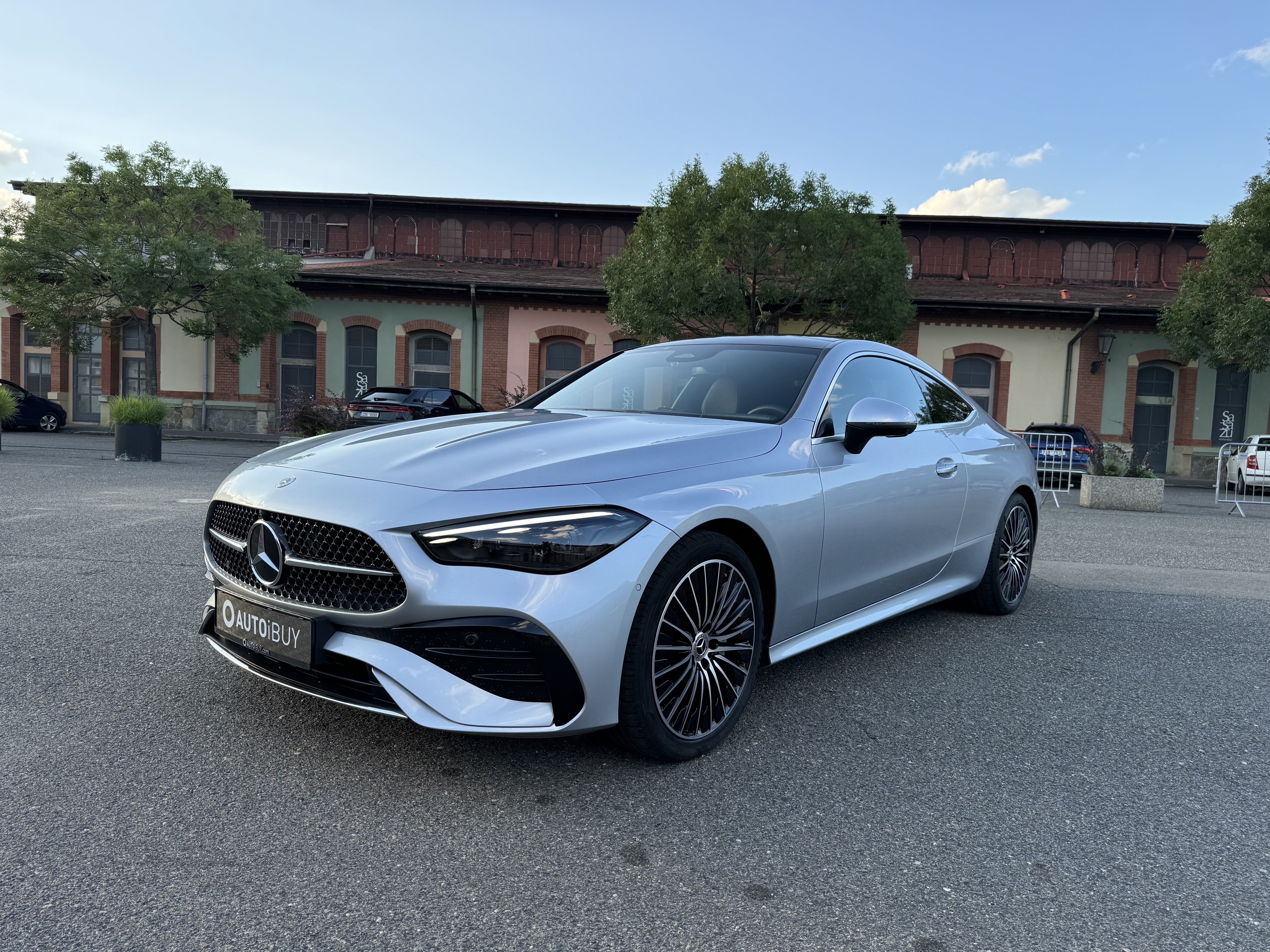 MERCEDES CLE COUPÉ | 300 4matic AMG | novinka | skladem | sportovní benzínové coupé | luxusní interiér | nejmodernější technologie | benzín 280 koní | super výbava | skvělá cena | české auto | ihned k předání | nákup online | AUTOiBUY.com